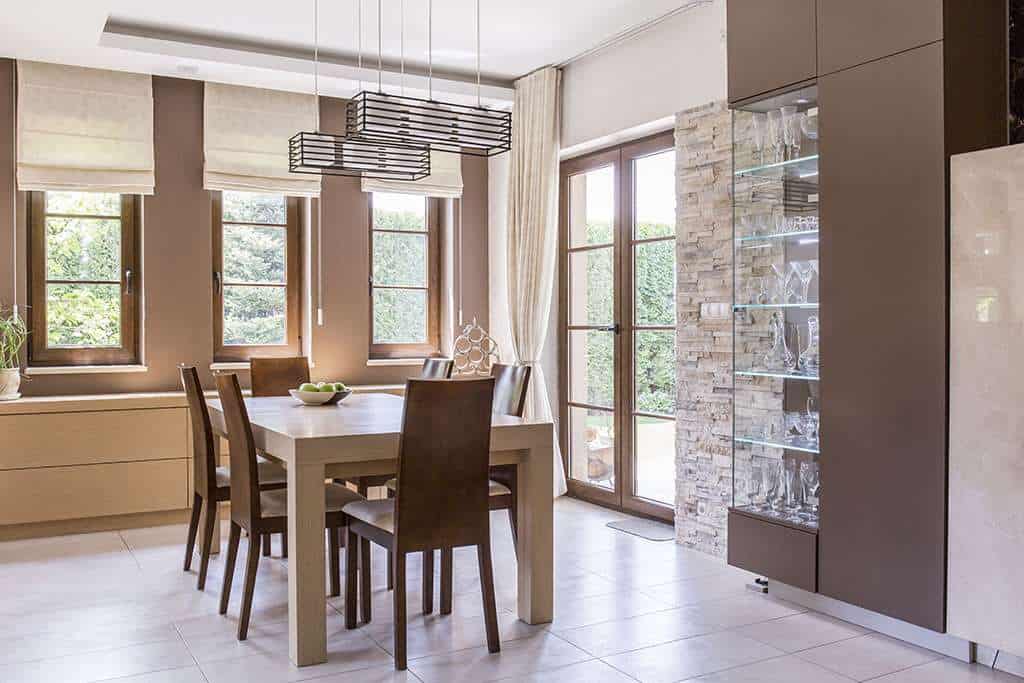 an-elegant-dining-room-space-with-attractive-modern-window-shades - Shade.Shop An elegant dining room space with attractive, modern window shades